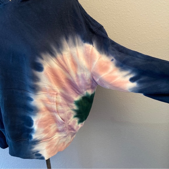 NWT Wildfox Blue Tie Dye Pullover Hoodie M MSRP$126 - Picture 2 of 9